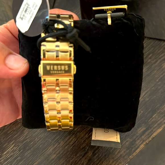 Versace men’s watch gold with additional leather band. - Picture 3 of 3